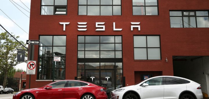 Tesla Ürettiği Araçlarda İki Renk Seçeneğini Kaldıracak