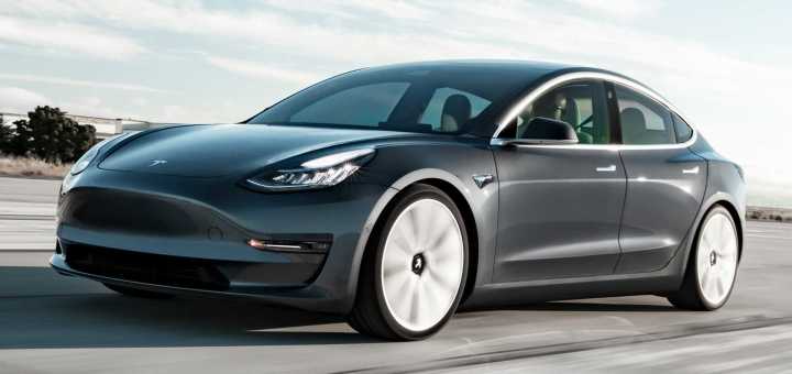 Elon Musk Açıkladı, Tesla Araçlarına Video Konferans Özelliği Gelecek