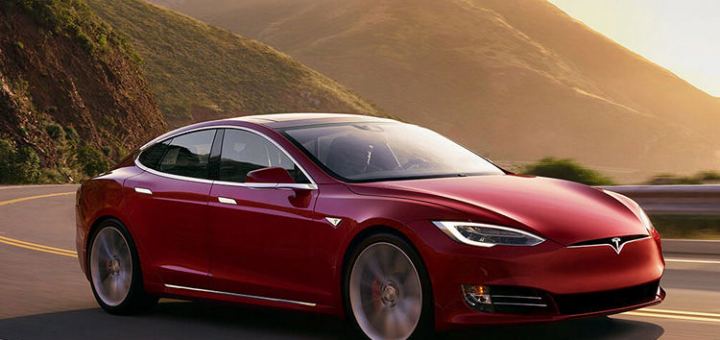 Tesla Modelleri Artık Trafik Işıklarında Otomatik Olarak Durabiliyor